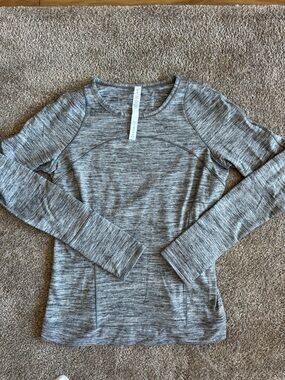 lululemon Women’s Gray Long-Sleeve Athletic Pullover